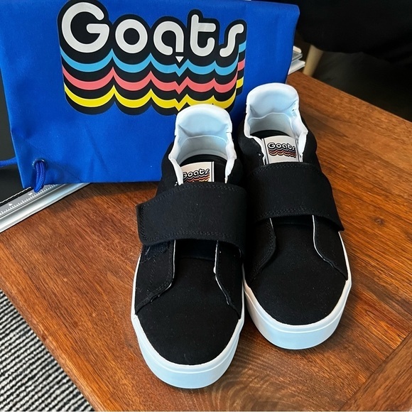Goats Shoes Sneakers Size 9 Black hook and loop Closure - Picture 1 of 8